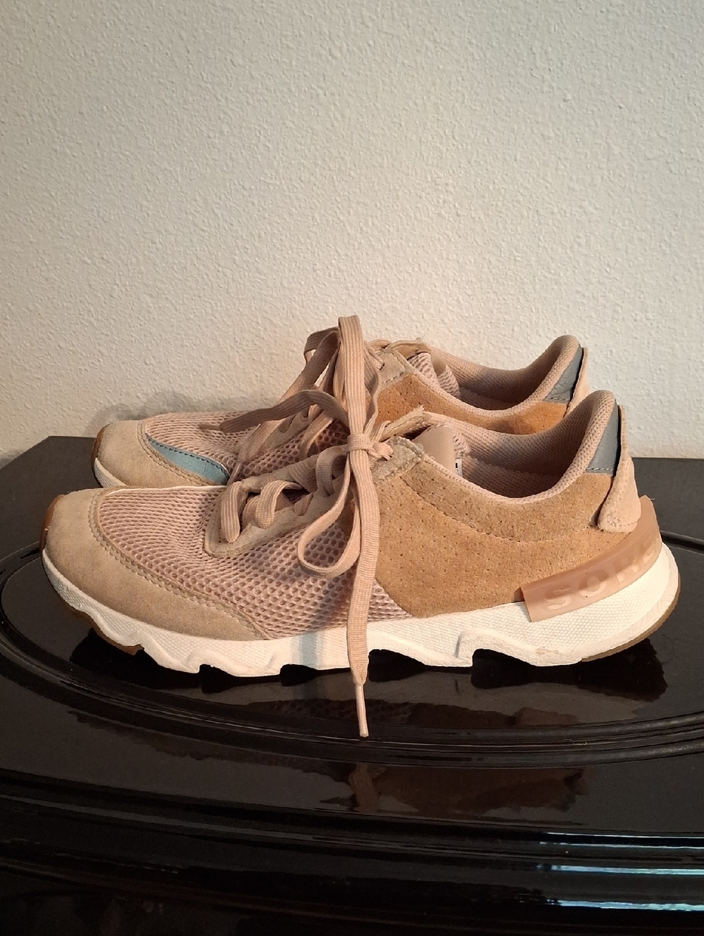 Sorel Kinetic Lite Sneakers Size 8.5 Womens